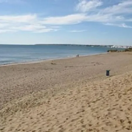 Blue Sea - Near Beach, Car Not Essential *
